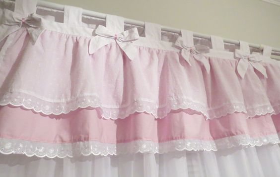 Aprende a hacer unas bellas cortinas para decorar tu hogar.